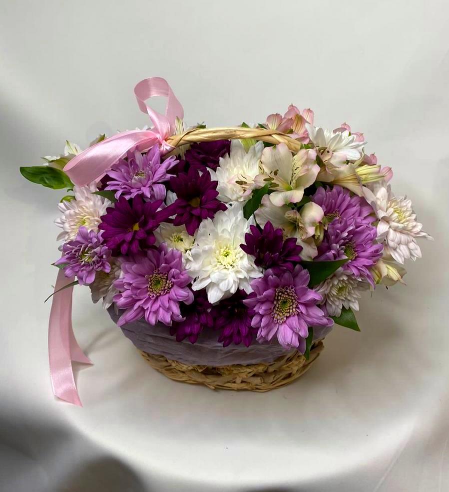 Цветочная композиция из Хризантемы и Альстромерии в корзине в Алексеевском