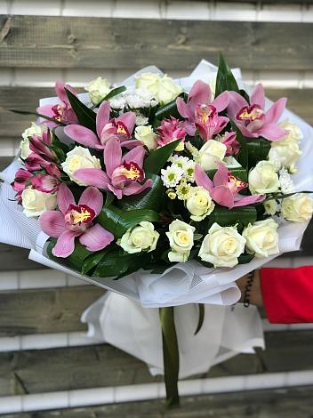 Букет цветов из: Розы и Хризантемы в Алексеевском