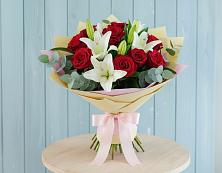 Букет цветов из:  Лилии и Розы в Алексеевском
