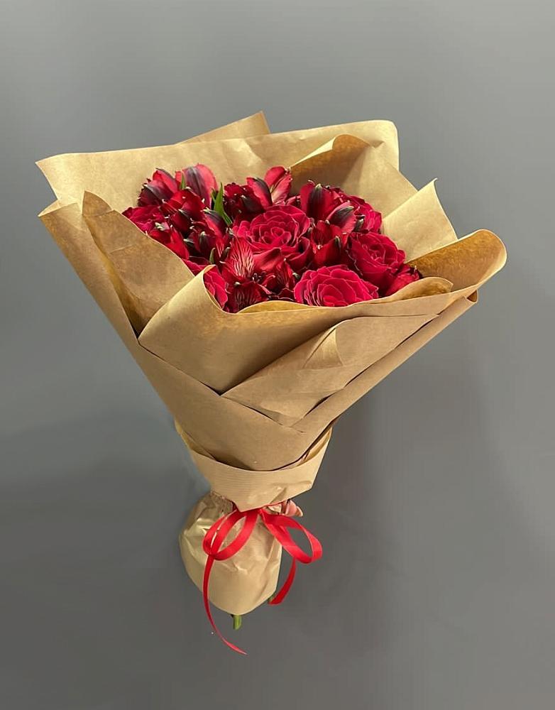 Букет цветов из: Альстромерии и Розы в Алексеевском