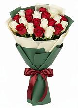 Букет Микс из красных и белых роз в Алексеевском