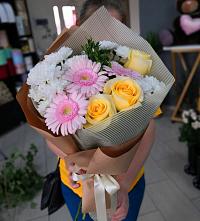 Букет цветов из:  Герберы, Розы и Хризантемы в Алексеевском