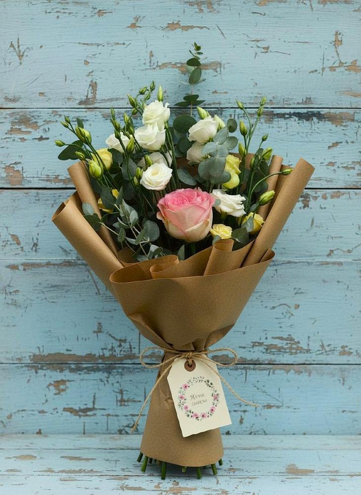 Букет цветов из: Розы и Лизиантусы в Алексеевском