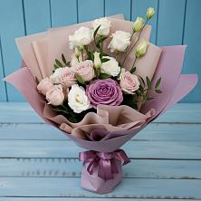Букет цветов из:  Розы и Лизиантусы в Алексеевском