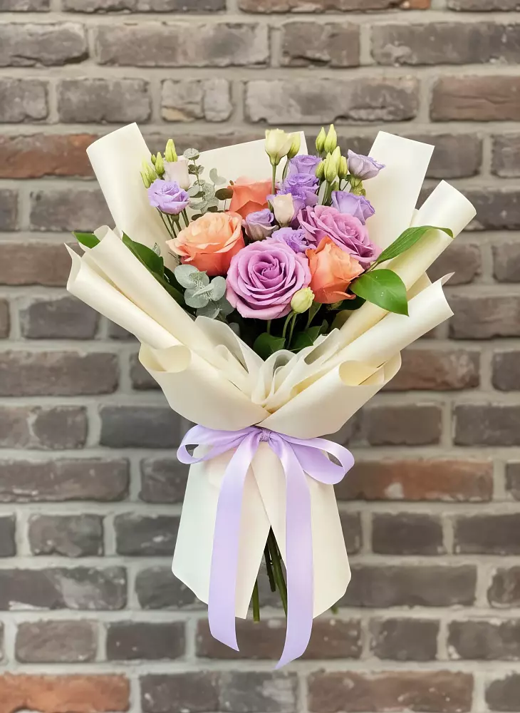 Букет цветов из: Лизиантусы и Розы в Алексеевском