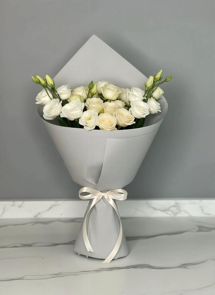 Букет цветов из: Розы и Лизиантусы в Алексеевском