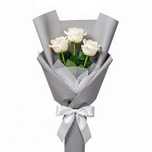 Букет 3 белые розы в Алексеевском