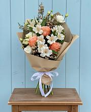 Букет цветов из:  Альстромерии, Лизиантусы, Розы и Хризантемы в Алексеевском