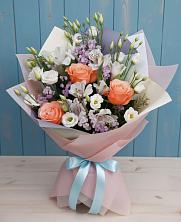 Букет цветов из:  Лизиантусы, Розы, Альстромерии и Гипсофила в Алексеевском