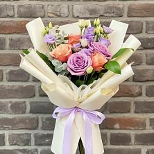 Букет цветов из:  Лизиантусы и Розы в Алексеевском