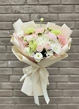Букет цветов из:  Гвоздики, Розы, Лизиантусы и Хризантемы #REPLACE_PRED# Алексеевском