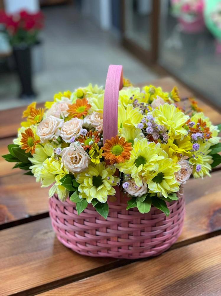 Цветочная композиция из Хризантемы и Розы в корзине в Алексеевском