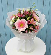 Букет цветов из:  Герберы, Альстромерии и Лизиантусы #REPLACE_PRED# Алексеевском