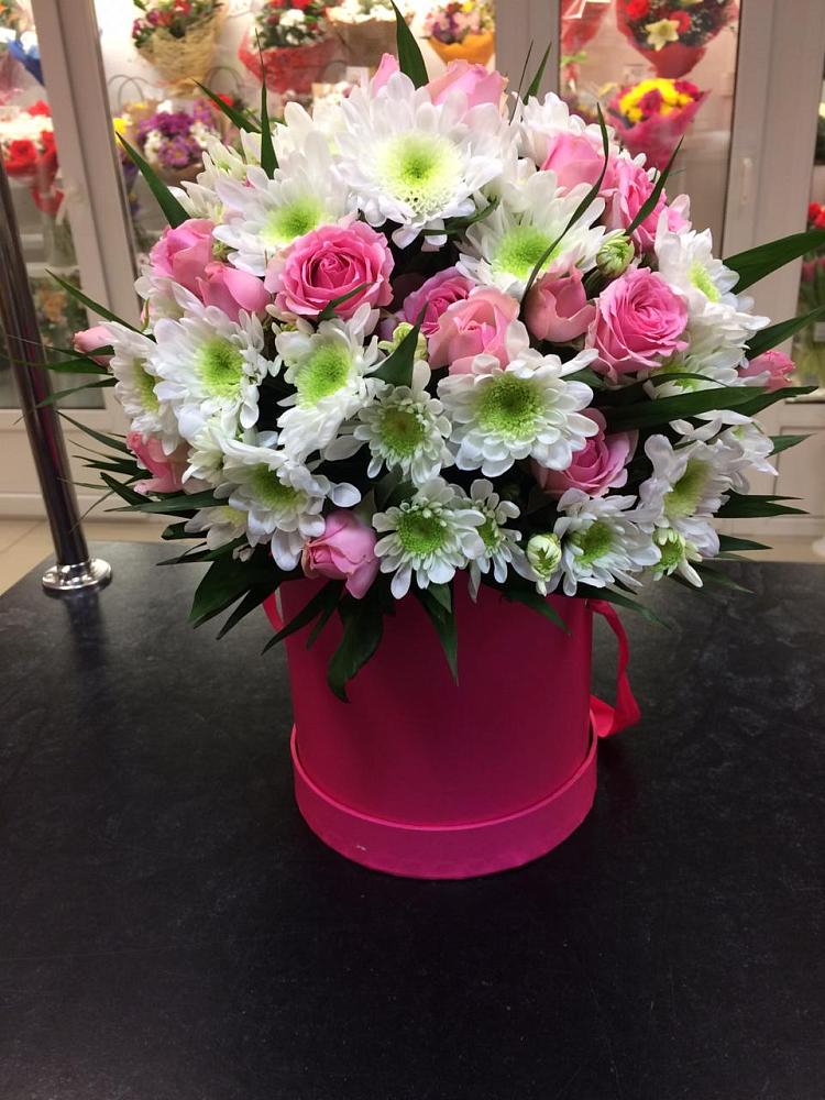 Цветочная композиция из Розы и Хризантемы в шляпной коробке в Алексеевском