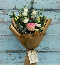 Букет цветов из:  Розы и Лизиантусы в Алексеевском