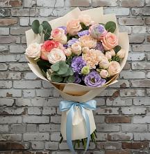 Букет цветов из:  Розы, Лизиантусы и Гвоздики в Алексеевском