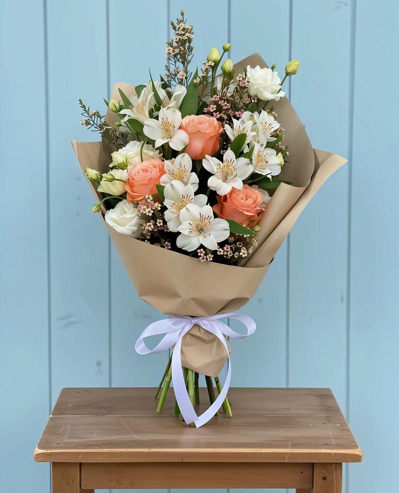 Букет цветов из: Альстромерии, Лизиантусы, Розы и Хризантемы в Алексеевском